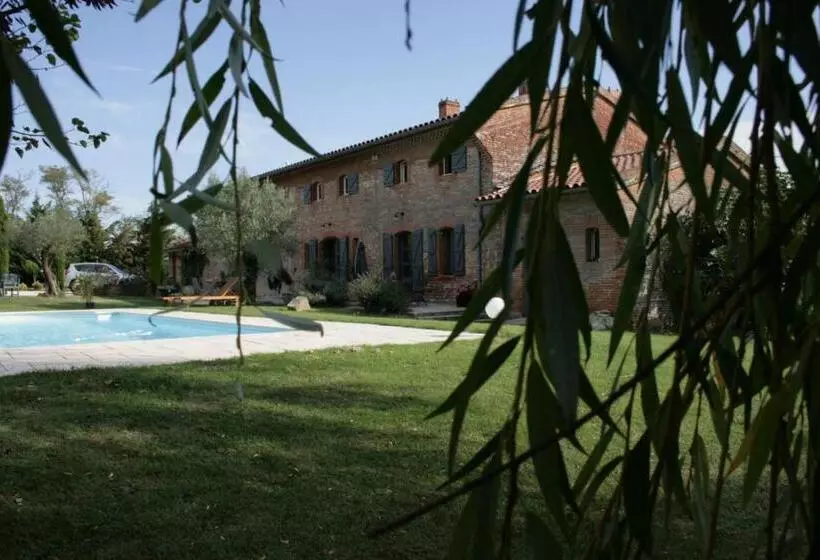 Majatalo Le Clos De Mara