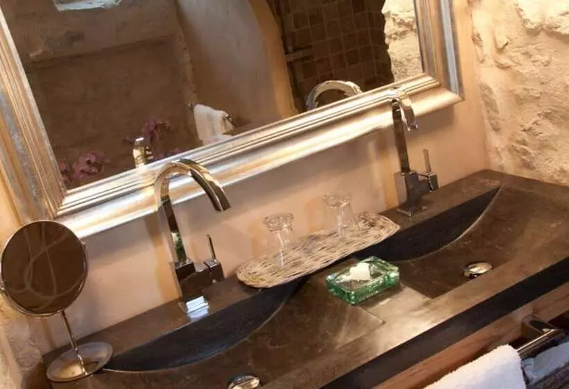 Majatalo Maison D Hôtes La Cour Des Lauriers