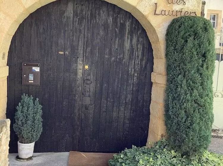 Majatalo Maison D Hôtes La Cour Des Lauriers