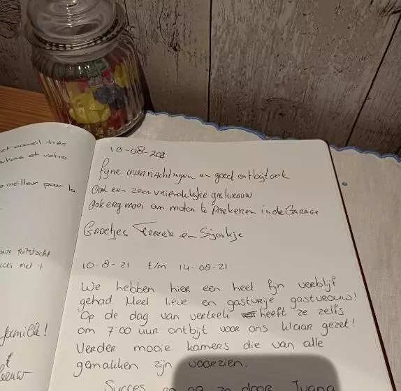 ペンション Monts Et Reves