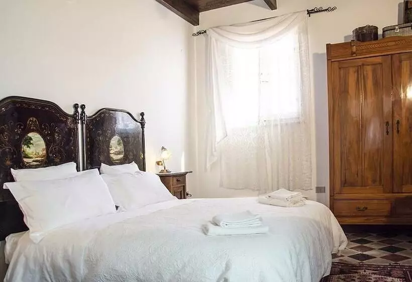 Aamiaismajoitus (B&B) Antica Casa Cristofori