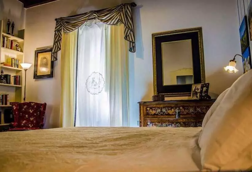 Aamiaismajoitus (B&B) Antica Casa Cristofori