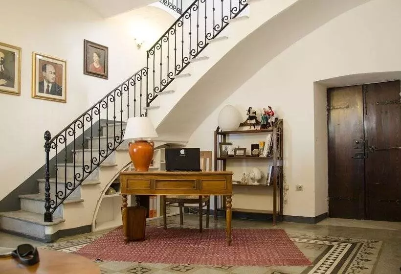 Aamiaismajoitus (B&B) Antica Casa Cristofori