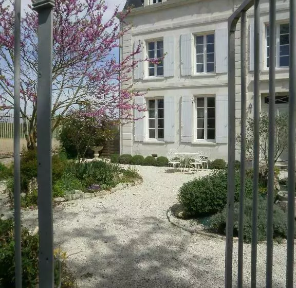 Aamiaismajoitus (B&B) Domaine De Berthegille