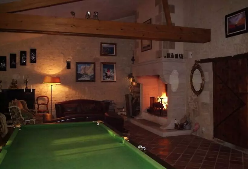 Aamiaismajoitus (B&B) L'escale De Mortagne