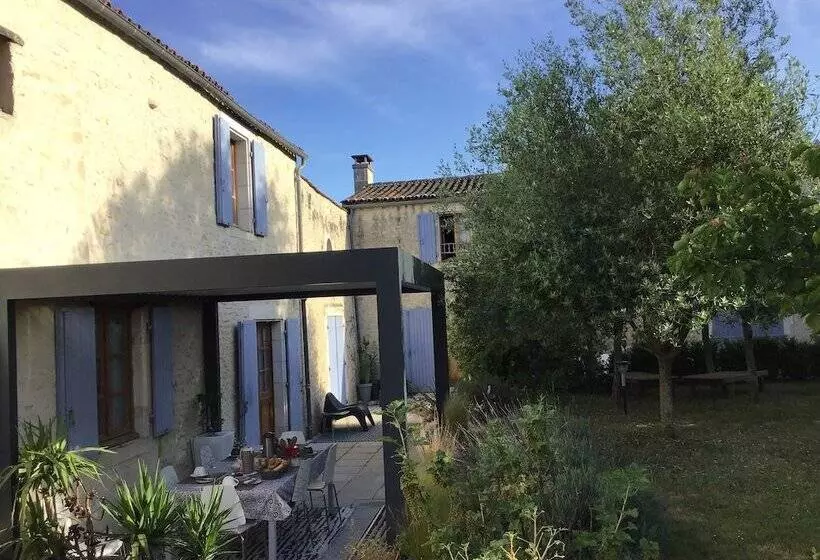 Aamiaismajoitus (B&B) L'escale De Mortagne