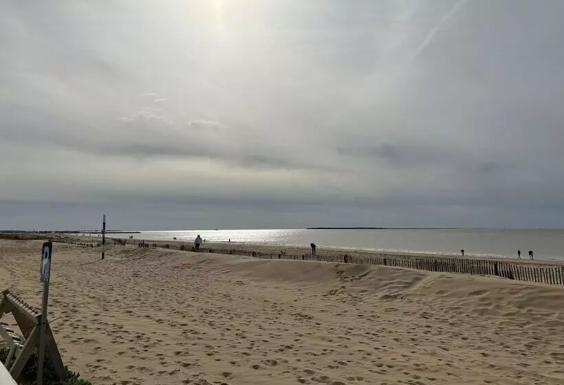 Aamiaismajoitus (B&B) L'escale De Mortagne