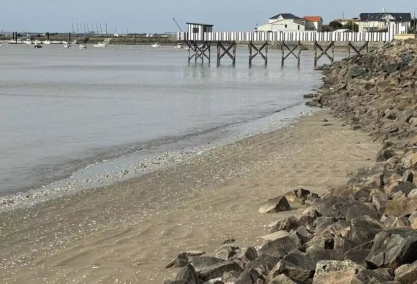 Aamiaismajoitus (B&B) L'escale De Mortagne