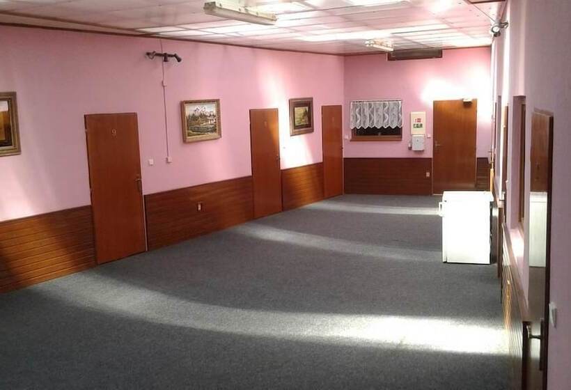 مبيت وإفطار Penzion Retro