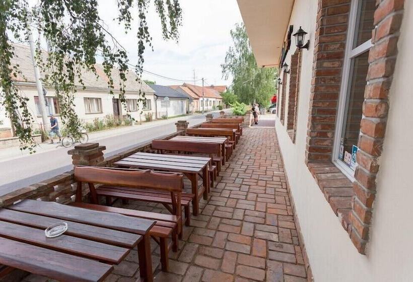 مبيت وإفطار Penzion Retro