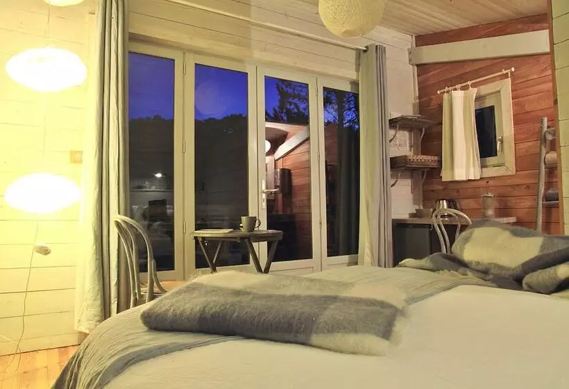 Bed and Breakfast Terre Des Baronnies. Cabanes