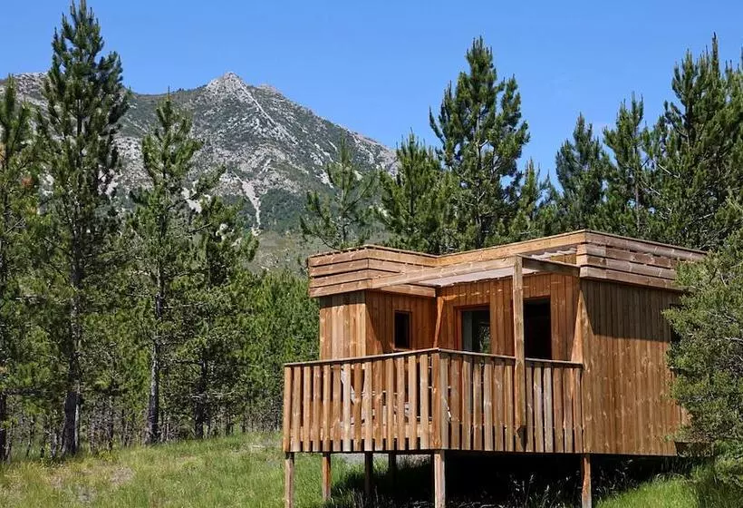 Bed and Breakfast Terre Des Baronnies. Cabanes