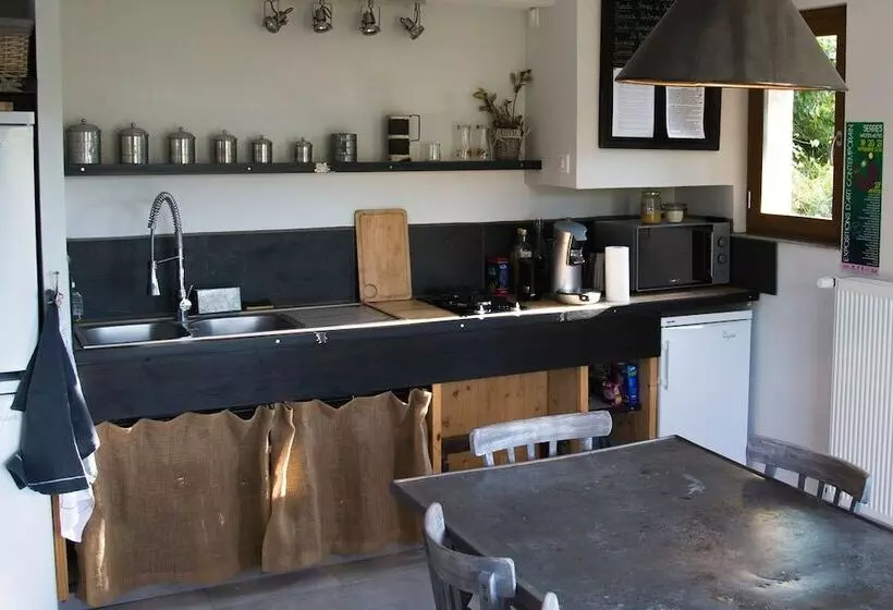 Bed and Breakfast Terre Des Baronnies. Cabanes