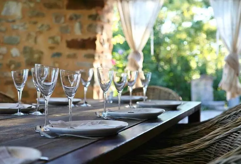 Bed and Breakfast Terre Des Baronnies. Cabanes