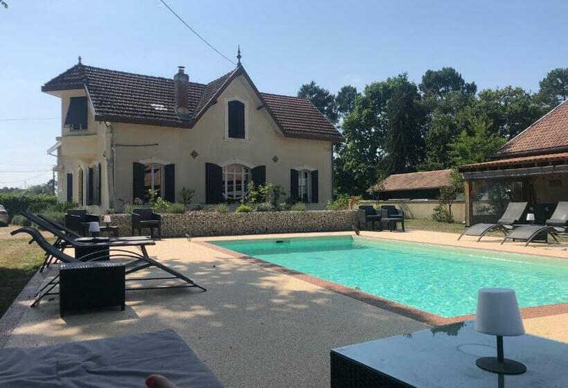 ベッドアンドブレックファースト Chambres D´hotes Villa Capsylvaine