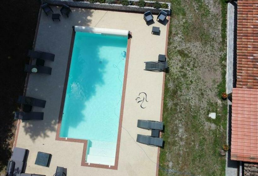 ベッドアンドブレックファースト Chambres D´hotes Villa Capsylvaine