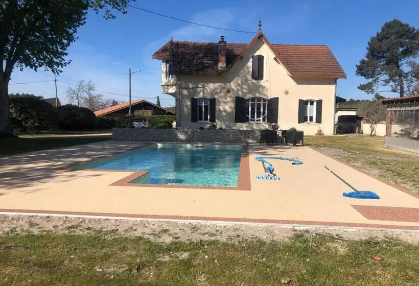 تختخواب و صبحانه Chambres D´hotes Villa Capsylvaine