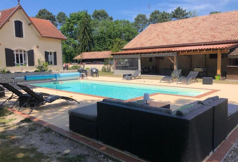 ベッドアンドブレックファースト Chambres D´hotes Villa Capsylvaine