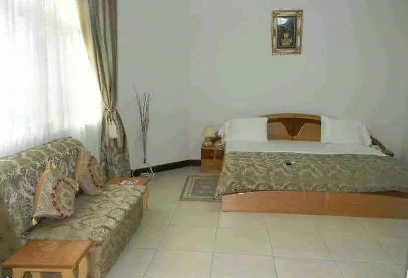 Hotelli Acacia Lodge, North Legon