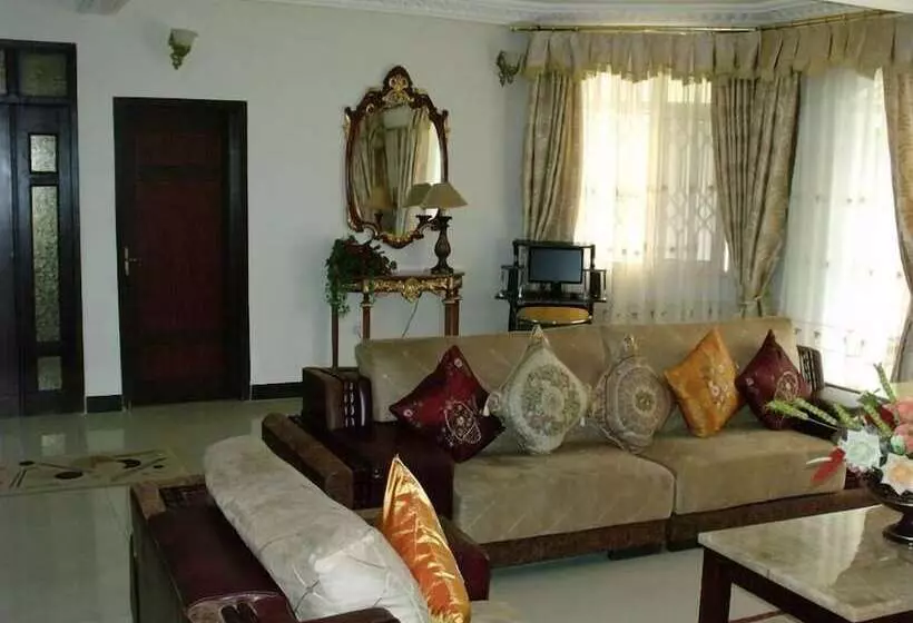 Hotelli Acacia Lodge, North Legon