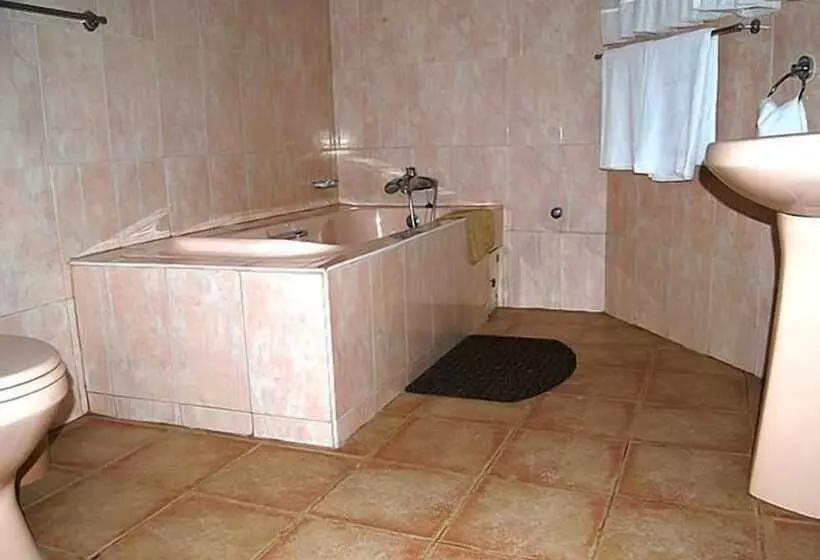 Hotelli Acacia Lodge, North Legon