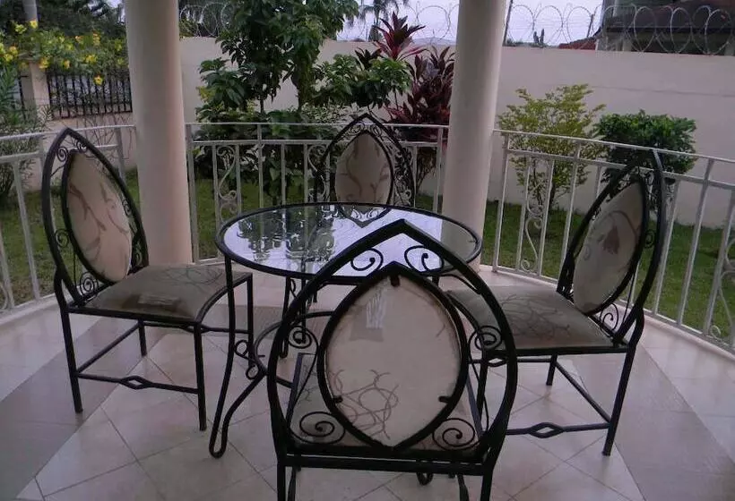 Hotelli Acacia Lodge, North Legon