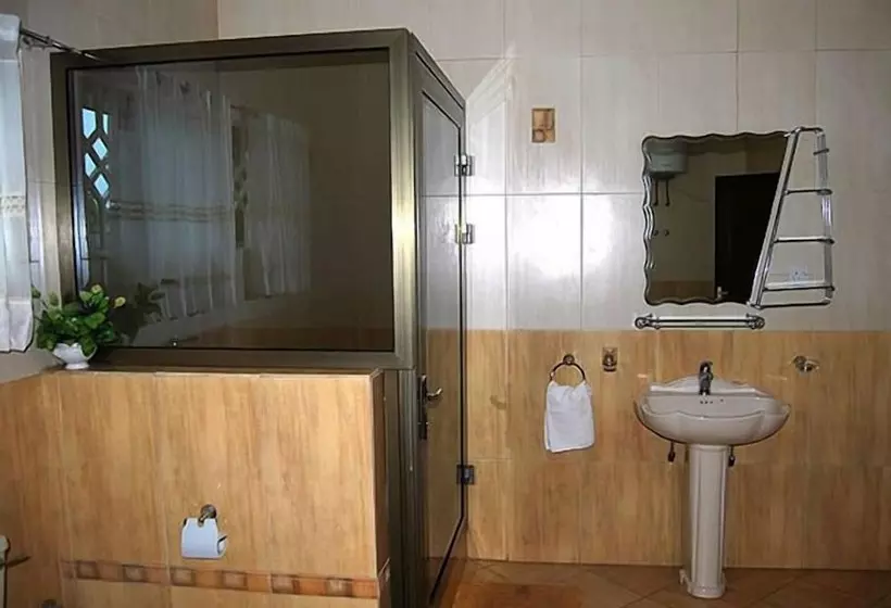 Hotelli Acacia Lodge, North Legon