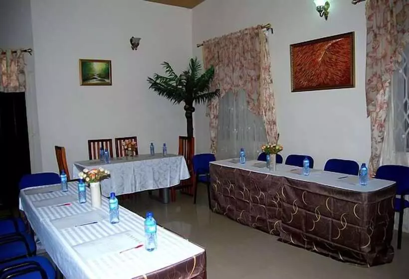 Hotelli Acacia Lodge, North Legon