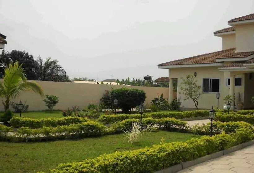 Hotelli Acacia Lodge, North Legon