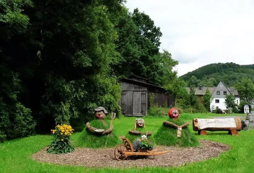 Majatalo Ferienhaus & Nurdachhaus Rothaargebirge