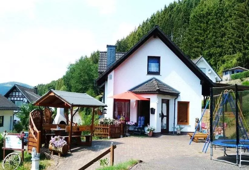 Majatalo Ferienhaus & Nurdachhaus Rothaargebirge