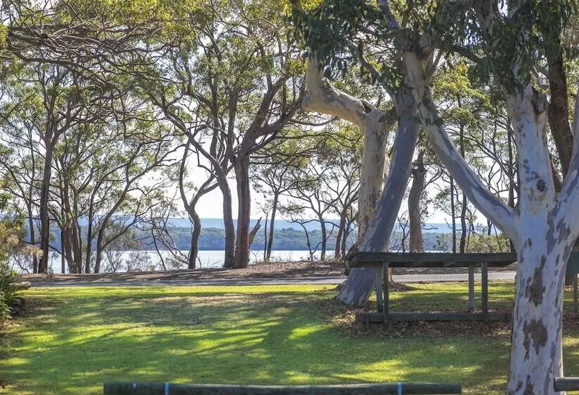 Lomakeskus Lakeside Cabins & Holiday Village