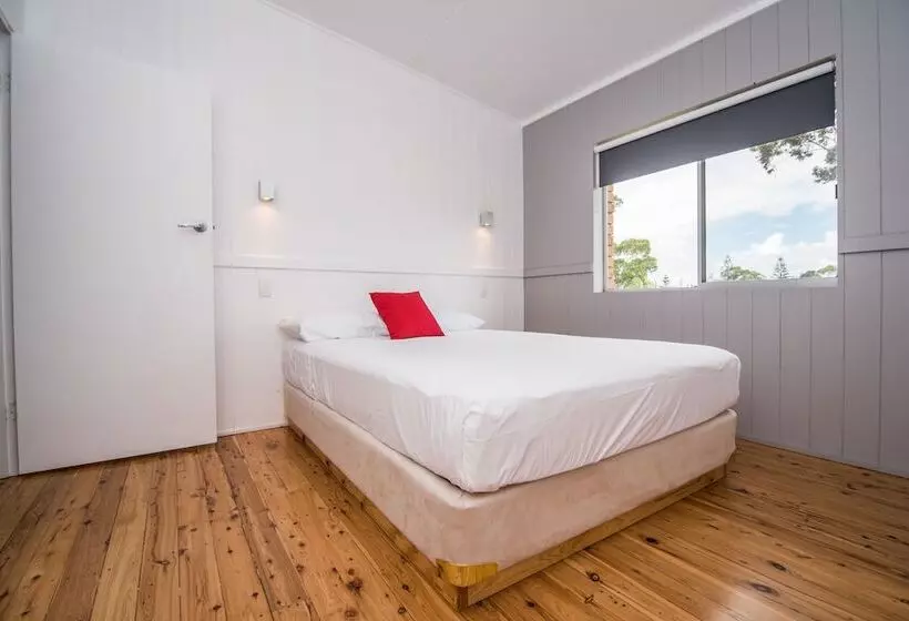 Lomakeskus Lakeside Cabins & Holiday Village