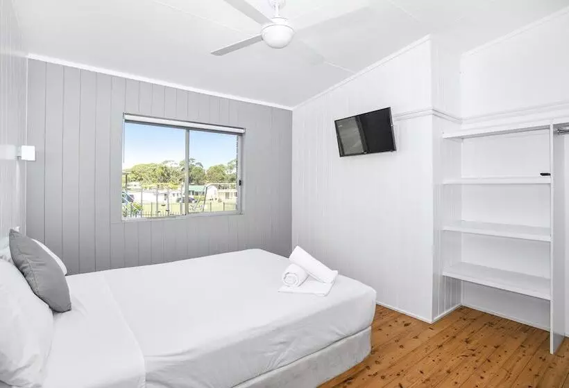 Lomakeskus Lakeside Cabins & Holiday Village