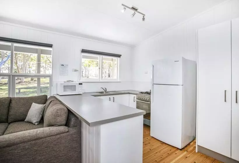 Lomakeskus Lakeside Cabins & Holiday Village