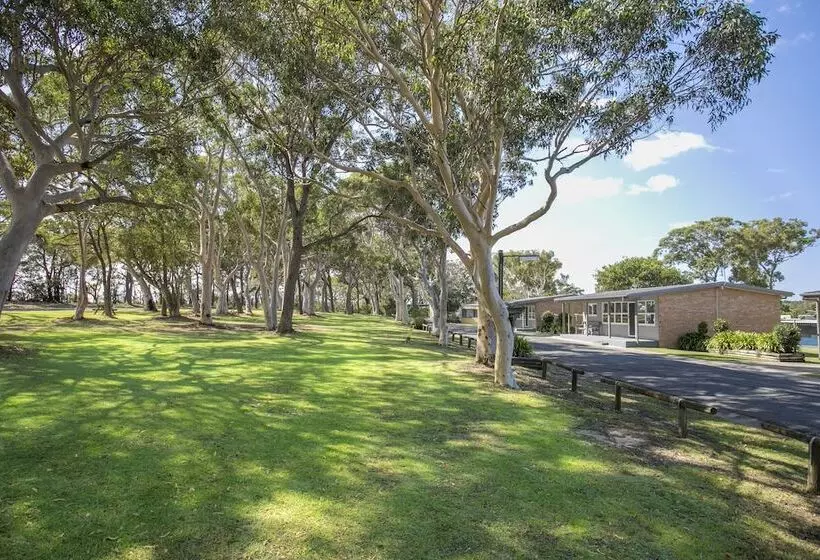 Lomakeskus Lakeside Cabins & Holiday Village