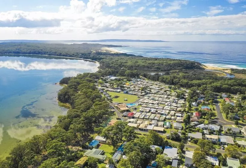 Lomakeskus Lakeside Cabins & Holiday Village