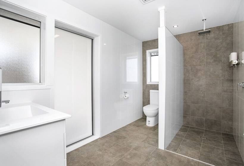 منتجع Lakeside Cabins & Holiday Village