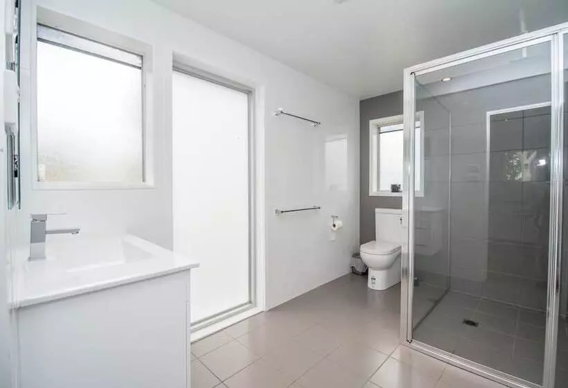 Lomakeskus Lakeside Cabins & Holiday Village