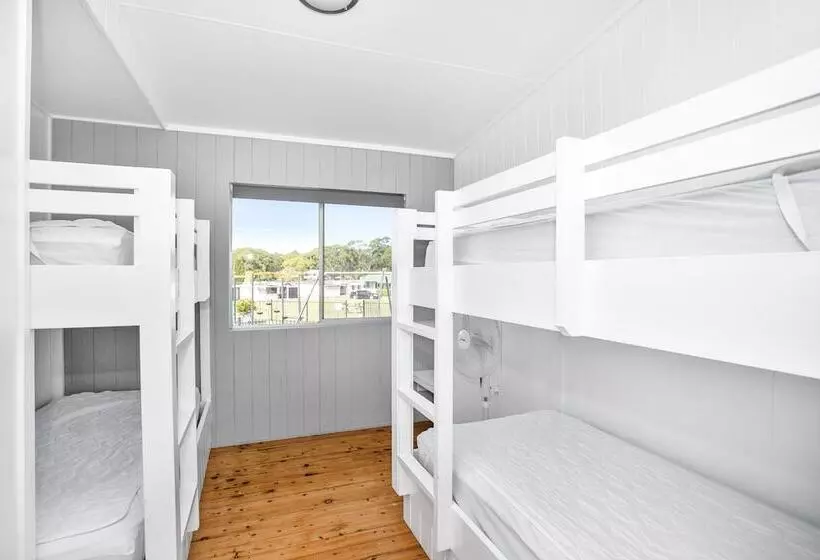 Lomakeskus Lakeside Cabins & Holiday Village