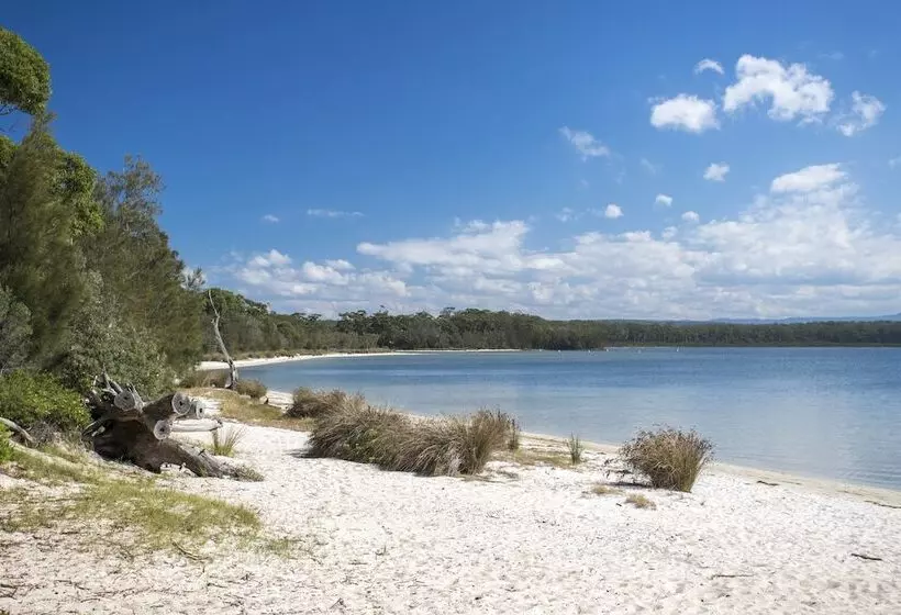 Lomakeskus Lakeside Cabins & Holiday Village