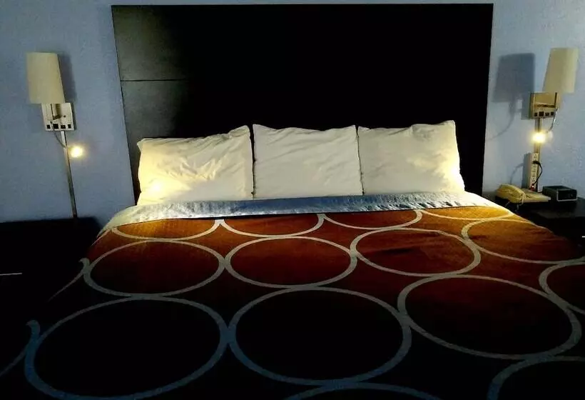 هتل Super 8 By Wyndham Galesburg