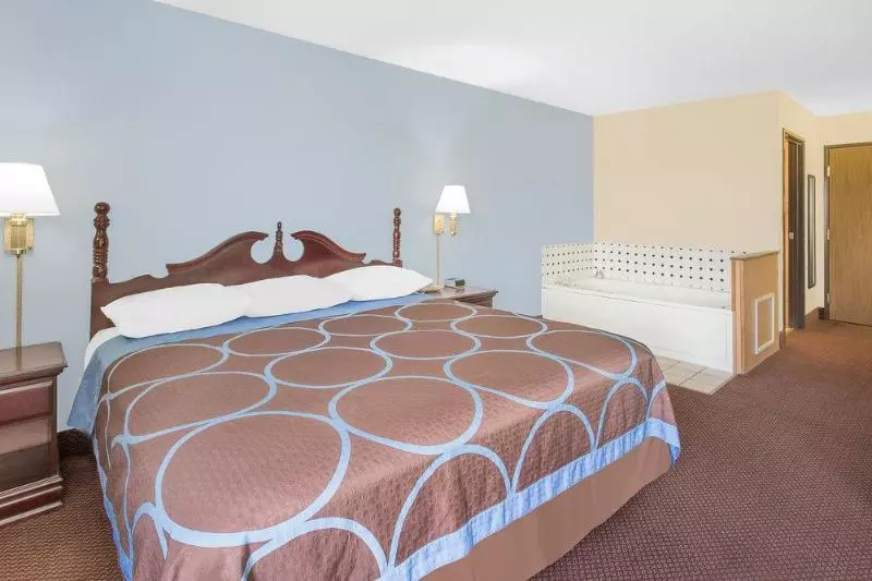 هتل Super 8 By Wyndham Galesburg