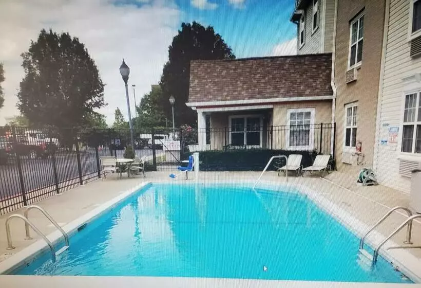 هتل Hawthorn Suites By Wyndham Louisville North