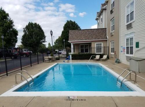 Отель Hawthorn Suites By Wyndham Louisville North