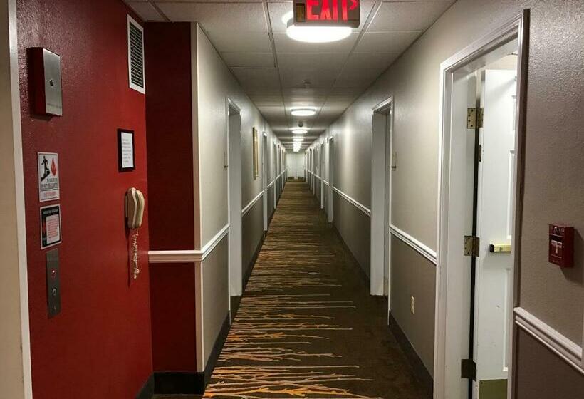 Отель Hawthorn Suites By Wyndham Louisville North