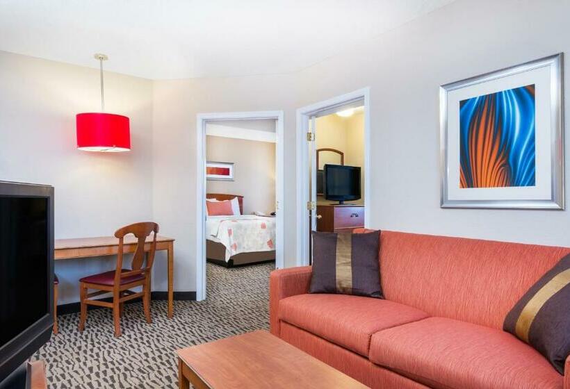 Отель Hawthorn Suites By Wyndham Louisville North