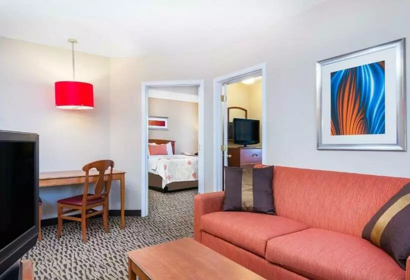 هتل Hawthorn Suites By Wyndham Louisville North