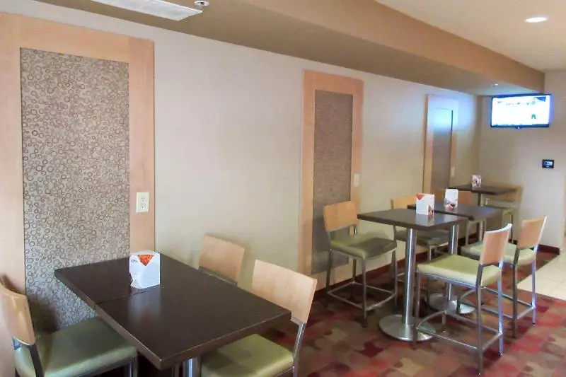 ホテル Mainstay Suites Columbus Worthington