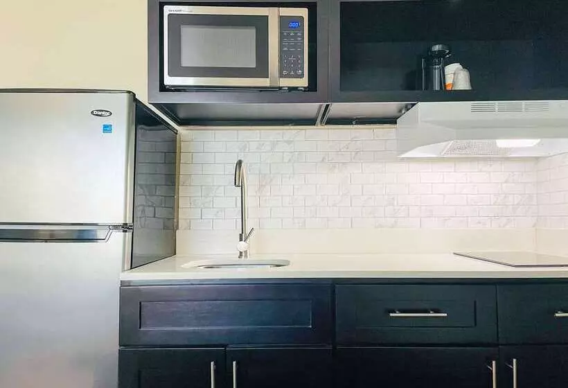 هتل Quality Inn & Suites Lake Charles South